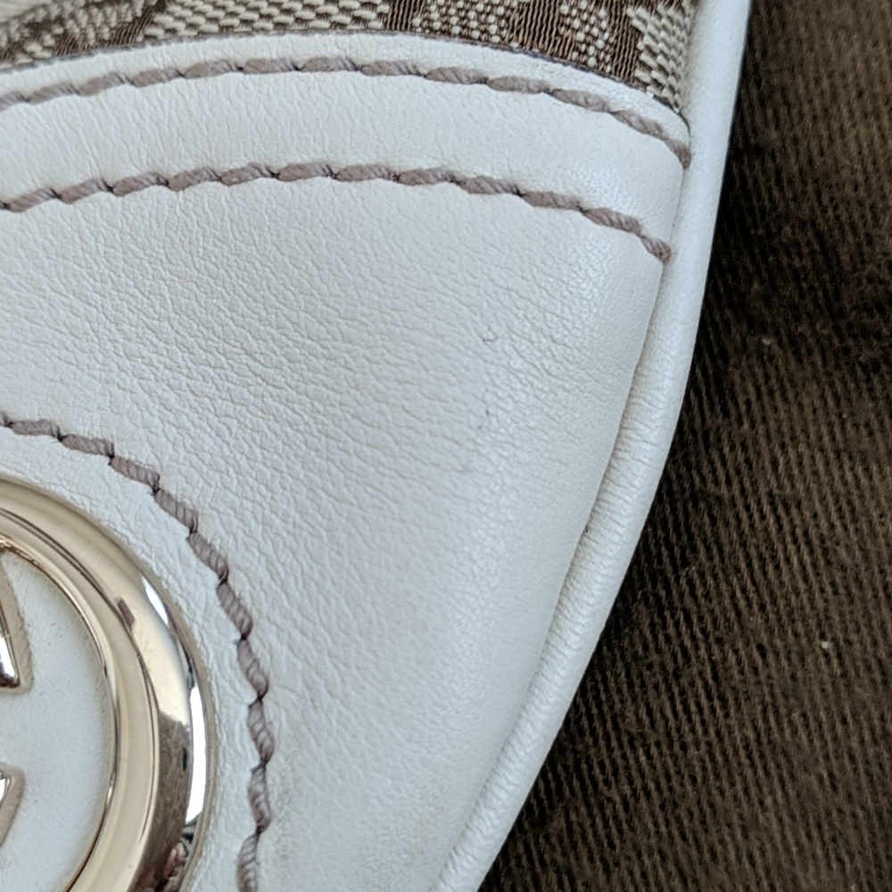 ✨ Authentic Gucci ✨ - Picture 9 of 16